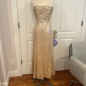 New! David Meister gown in perfect condition